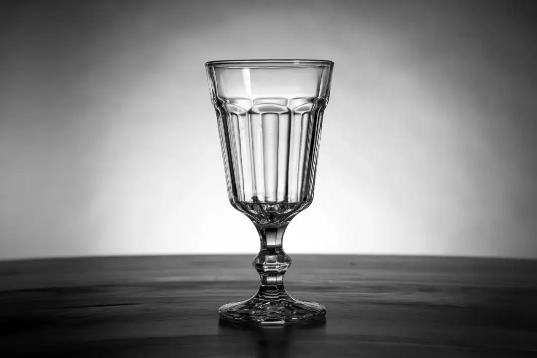 Kieliszek do wódki: shot vs. degustacyjny poznaj różnice