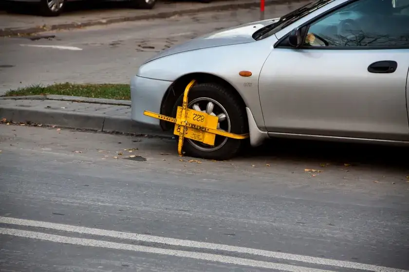 Czy straż miejska może wystawić mandat za parkowanie na osiedlu?