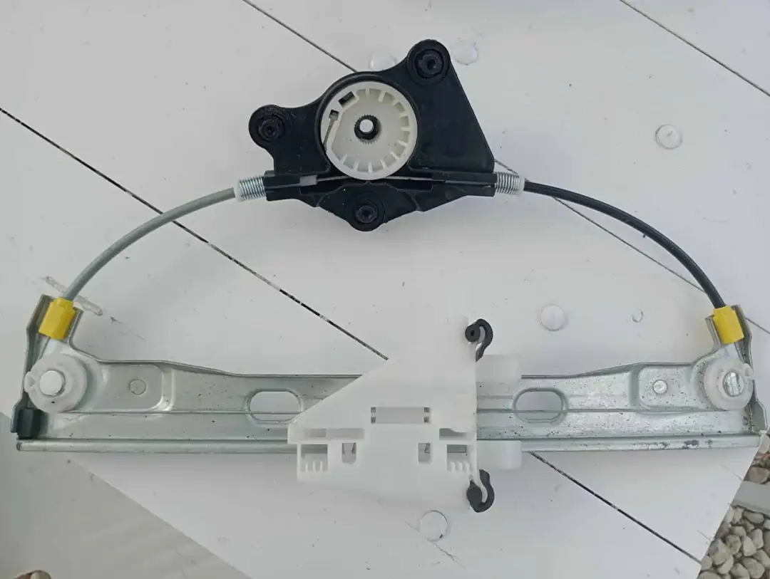 Szyba nie działa? Napraw mechanizm podnoszenia szyby! Koszty, porady