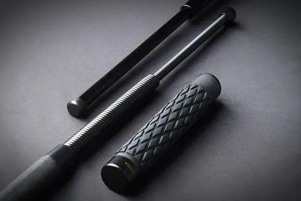 Pałka teleskopowa w Polsce: legalna czy broń? Uniknij problemów!