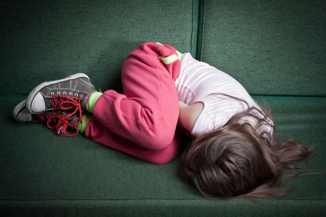 Jak rozpoznać i reagować na podejrzenie o molestowanie dziecka?