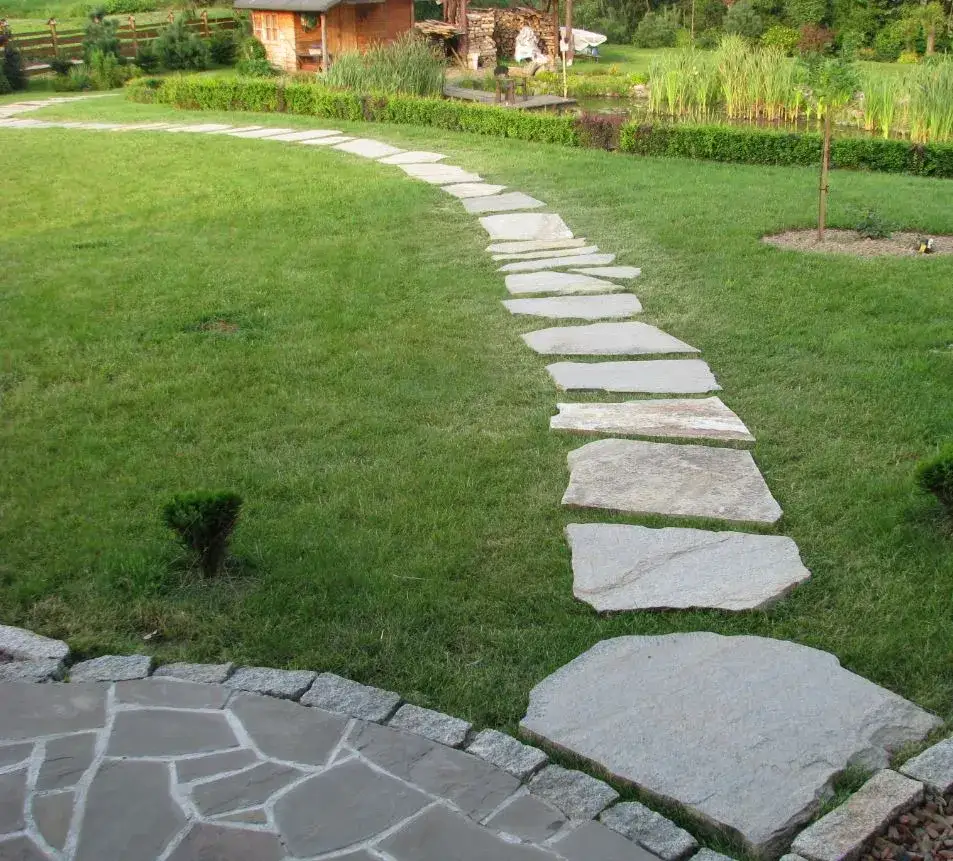 Jak zbudować trwałą ścieżkę ogrodową z kamienia: praktyczny poradnik