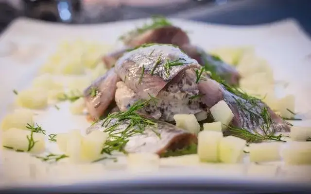 Jaką rybę na obiad wybrać, by cieszyć się zdrowiem i smakiem?