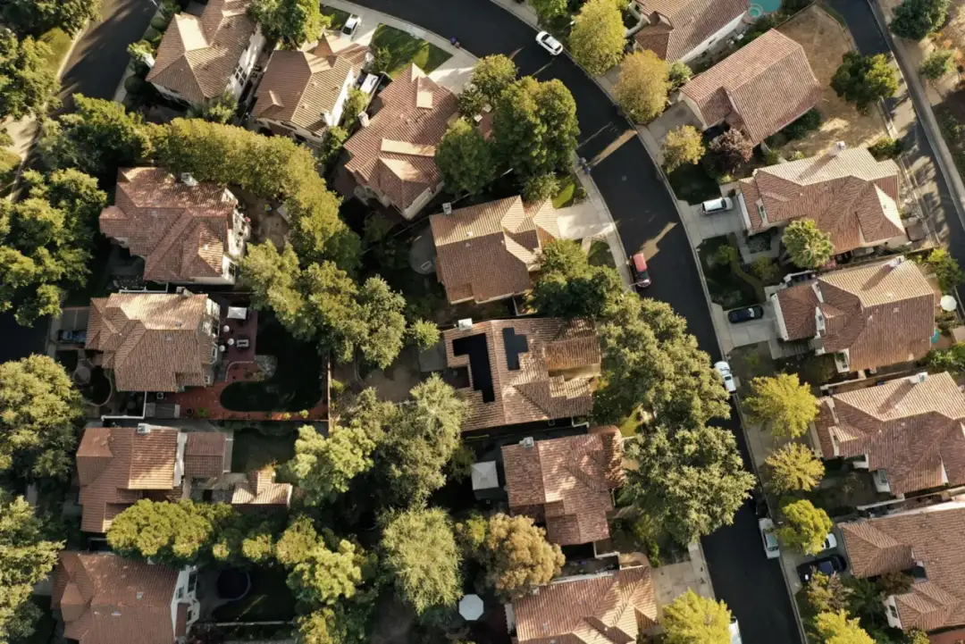 Co to jest nieruchomość? Zrozumienie definicji i rodzajów prawa