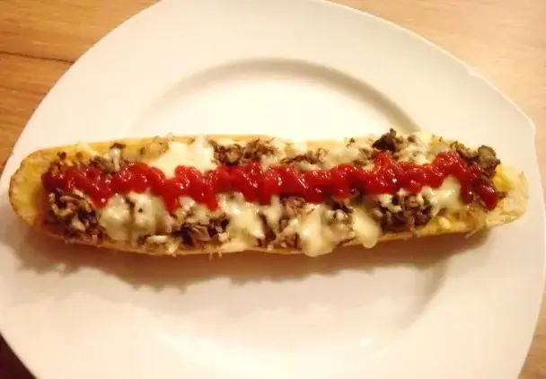 Prosta zapiekanka na bułce z pieczarkami, która zachwyci smakiem