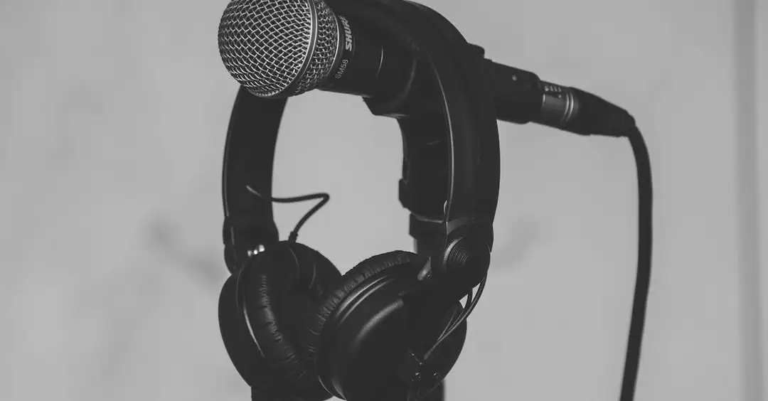 10 najlepszych mikrofonów studyjnych dla wokalistów w 2023 roku