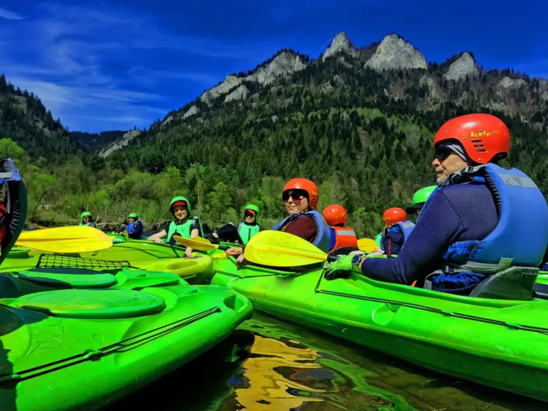 Kajakarstwo górskie w Polsce: najlepsze trasy i porady dla początkujących