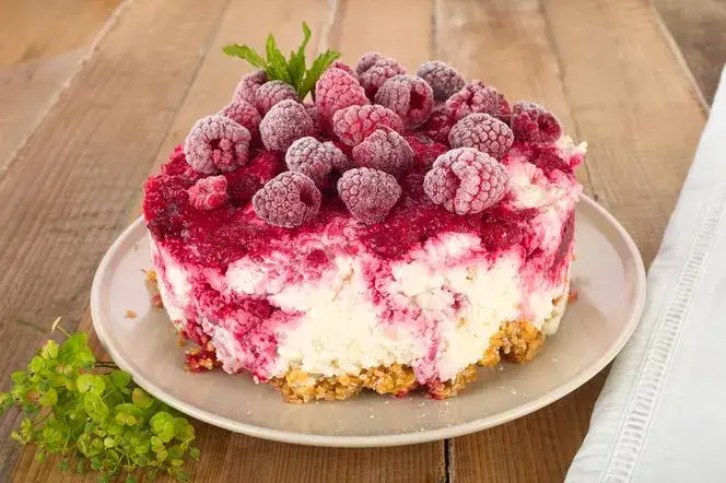 Najlepsze ciasto z mąki ryżowej z malinami: przepis krok po kroku + porady