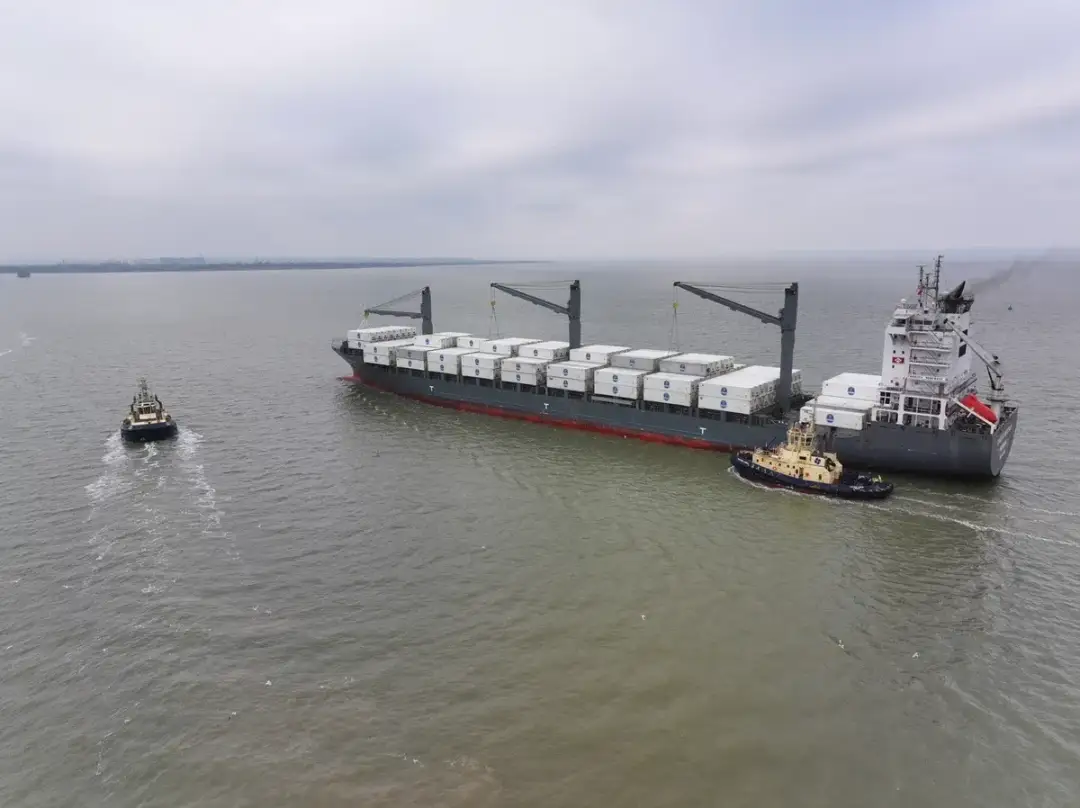 Dlaczego statki stoją na morzu? Odkryj ukryte przyczyny i skutki