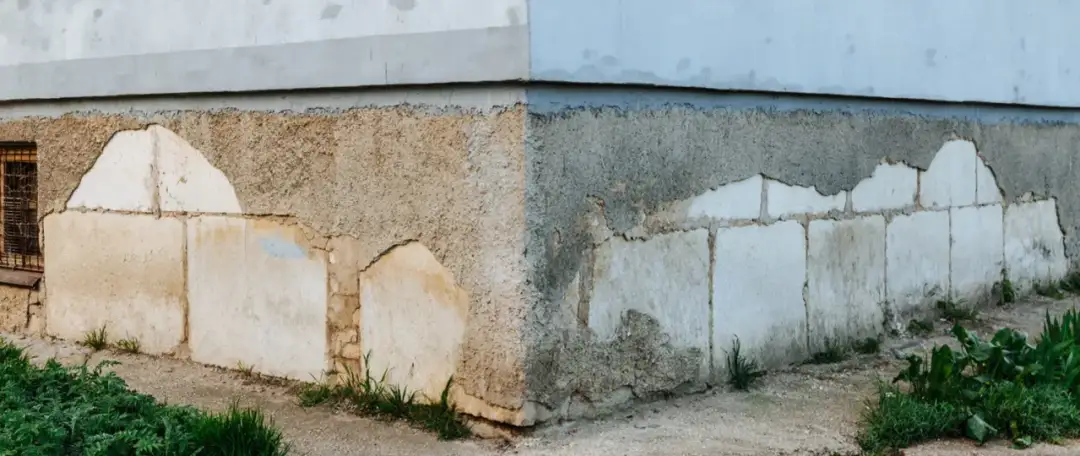Comment isoler un mur en pierre humide et éviter des dégâts coûteux