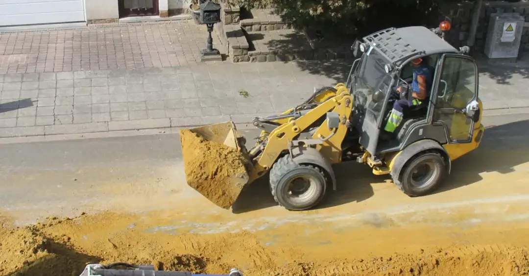 Ile kosztuje wynajem koparki bez operatora? Ceny, które zaskoczą