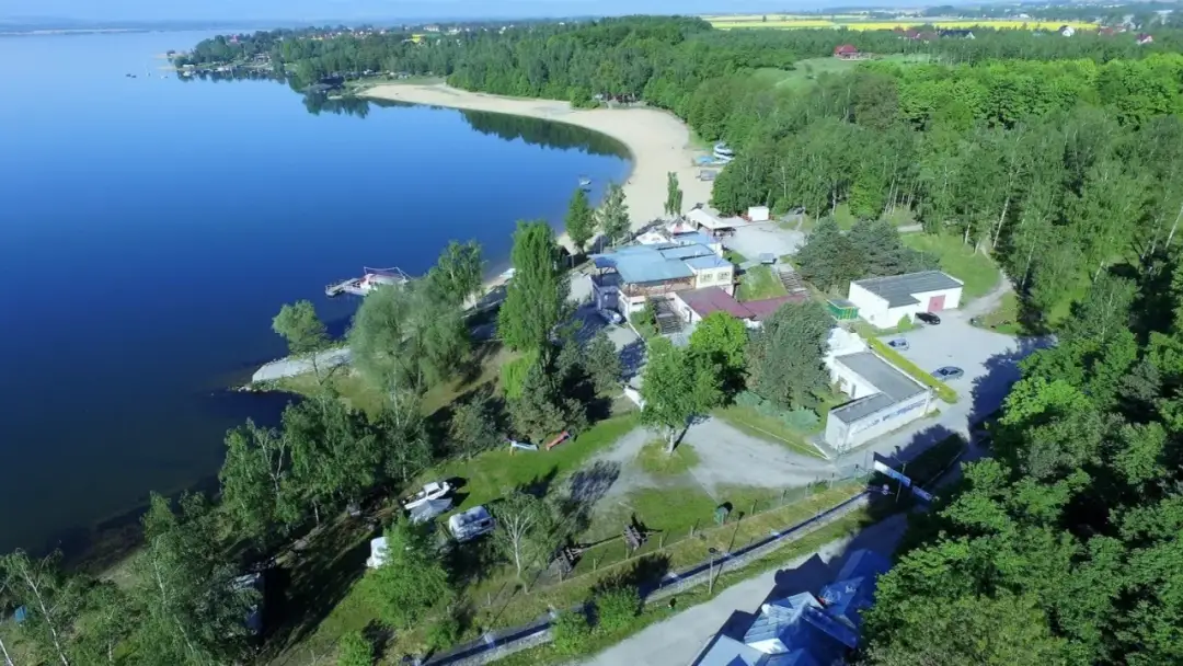 Najlepsze miejsca na camping nad jeziorem Nyskim z atrakcjami dla rodzin