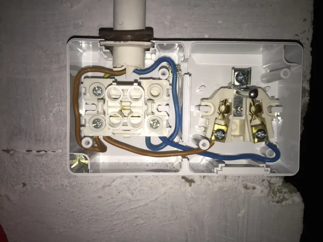 Bezpieczne podłączenie gniazda podwójnego Ospel krok po kroku bez błędów