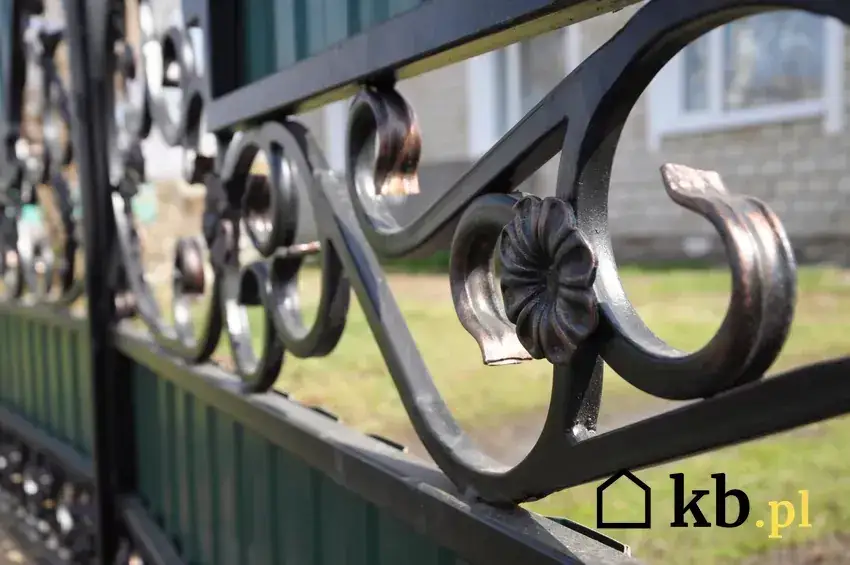 Ile kosztuje montaż ogrodzenia w Polsce: poznaj aktualne ceny i stawki