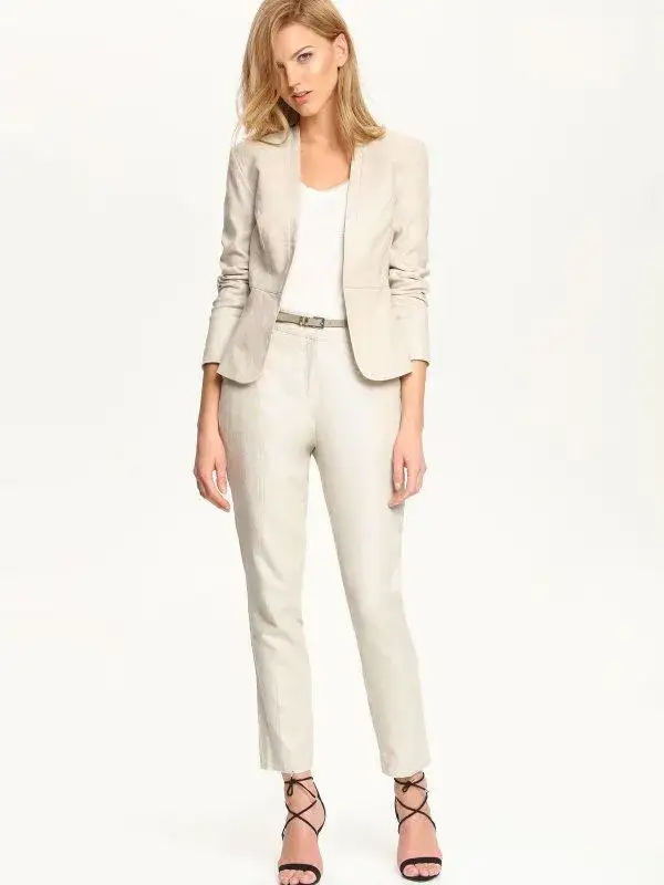 Beżowy żakiet: 7 stylizacji na każdą okazję - inspiracje