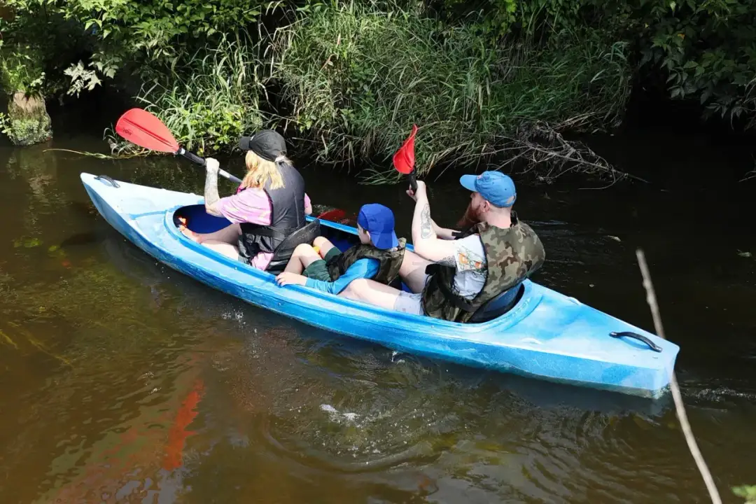 Spływ kajakowy Morawica - piękne trasy, wyzwania i noclegi w okolicy