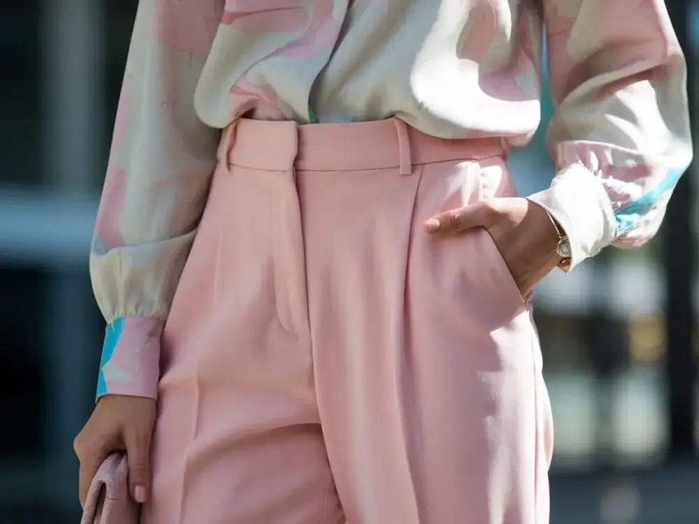 Jaka bluzka do różowych spodni? Stwórz look na każdą okazję!