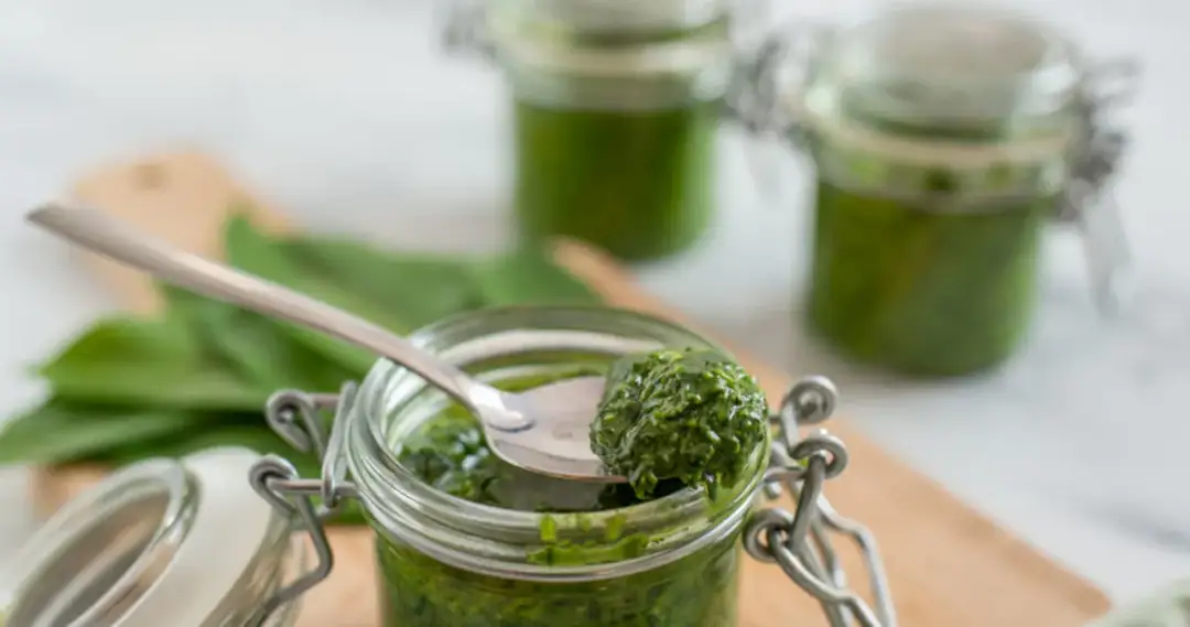 Jak przechowywać pesto z czosnku niedźwiedziego, by uniknąć psucia?