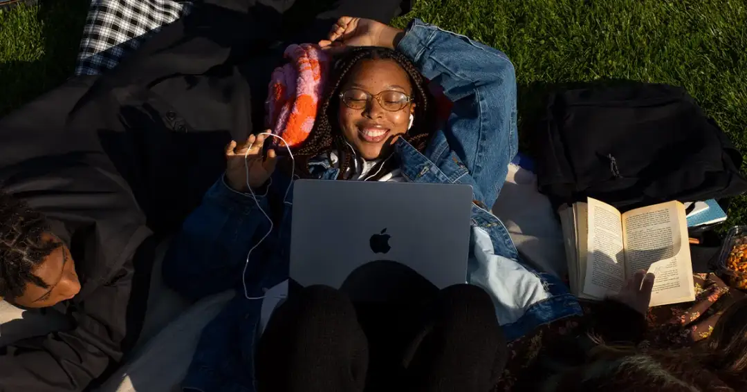 Ile wynosi zniżka edukacyjna Apple i jak ją uzyskać?