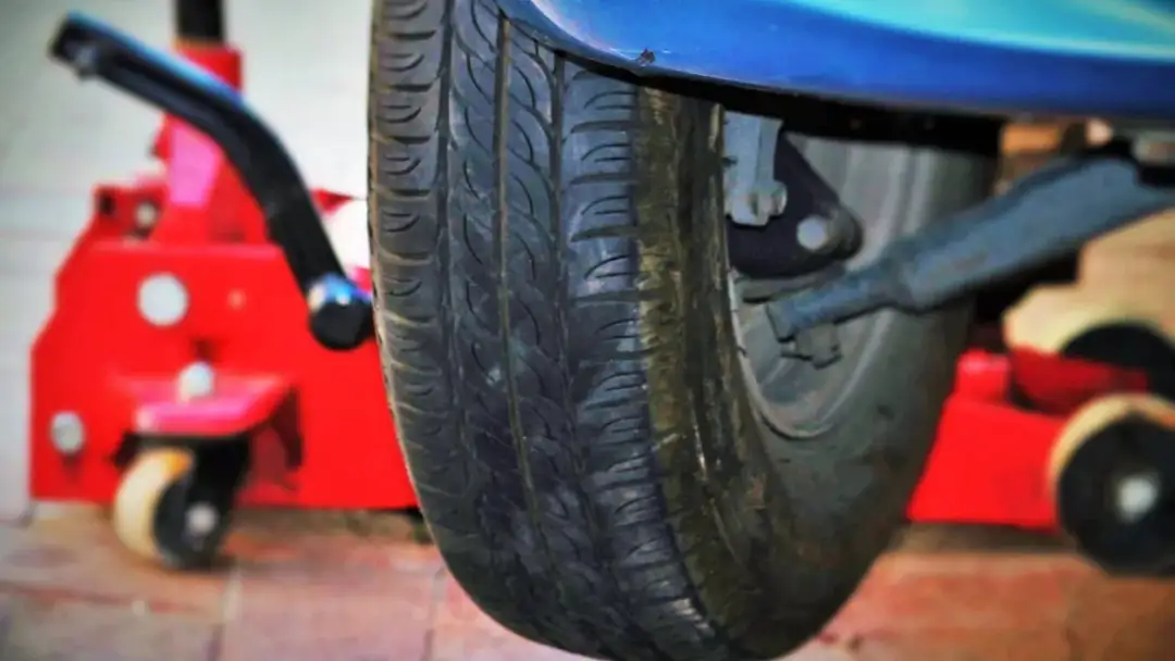 Gdzie podłożyć lewarek w Hyundai Tucson, aby uniknąć problemów?