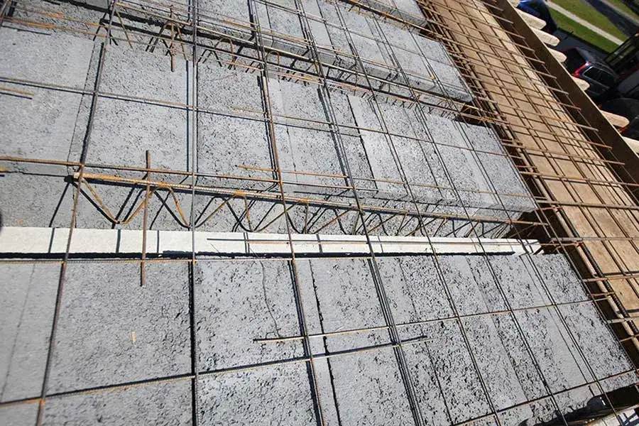 Zbrojenie stropu monolitycznego - ile prętów i jak je rozmieszczać?