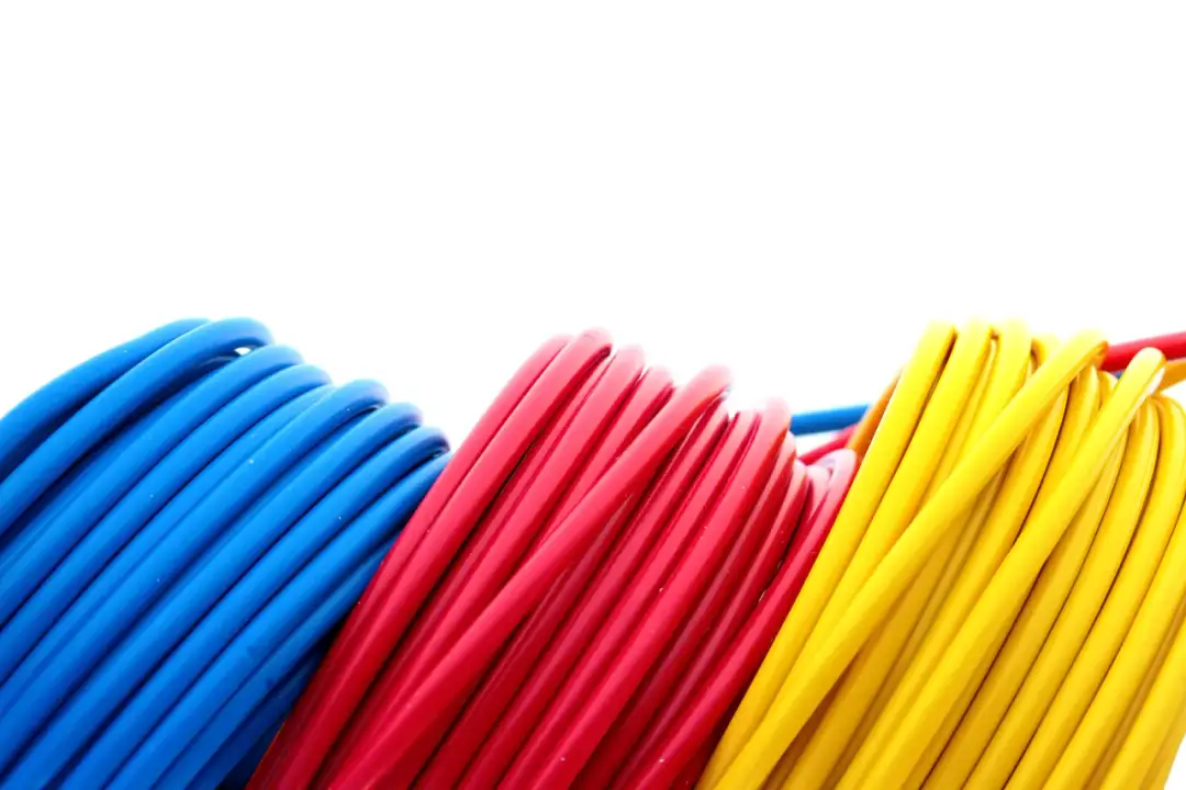 Co oznacza L w elektryce i dlaczego jest kluczowe dla bezpieczeństwa?