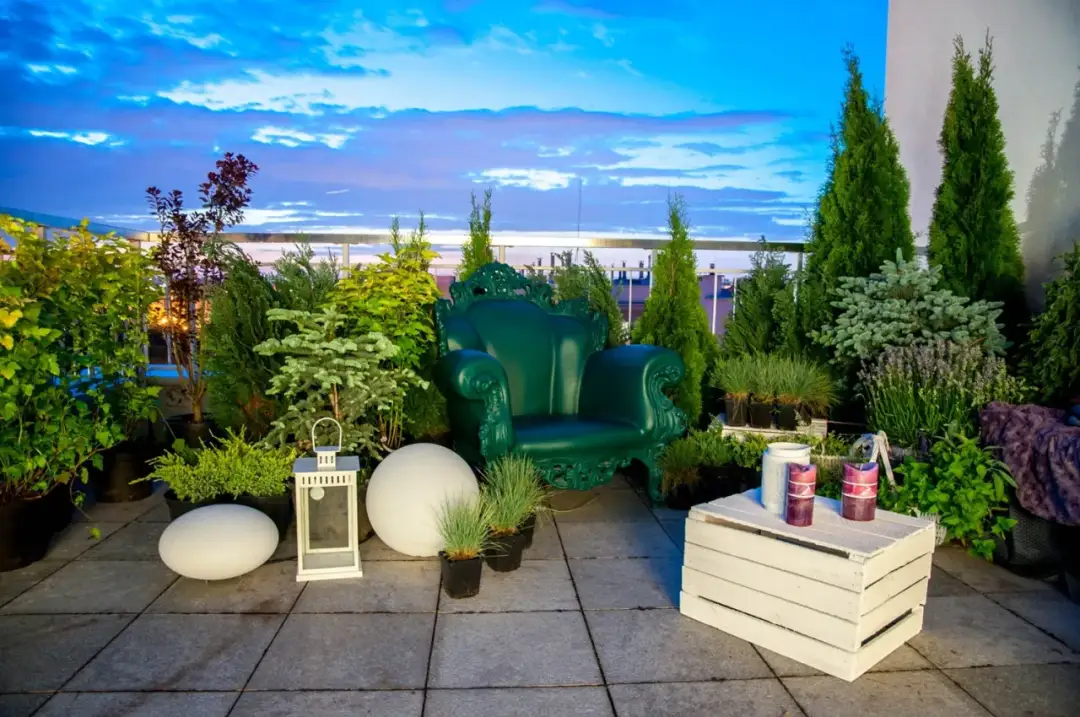 Taras jak urządzić? Stwórz oazę odporną na polski klimat!