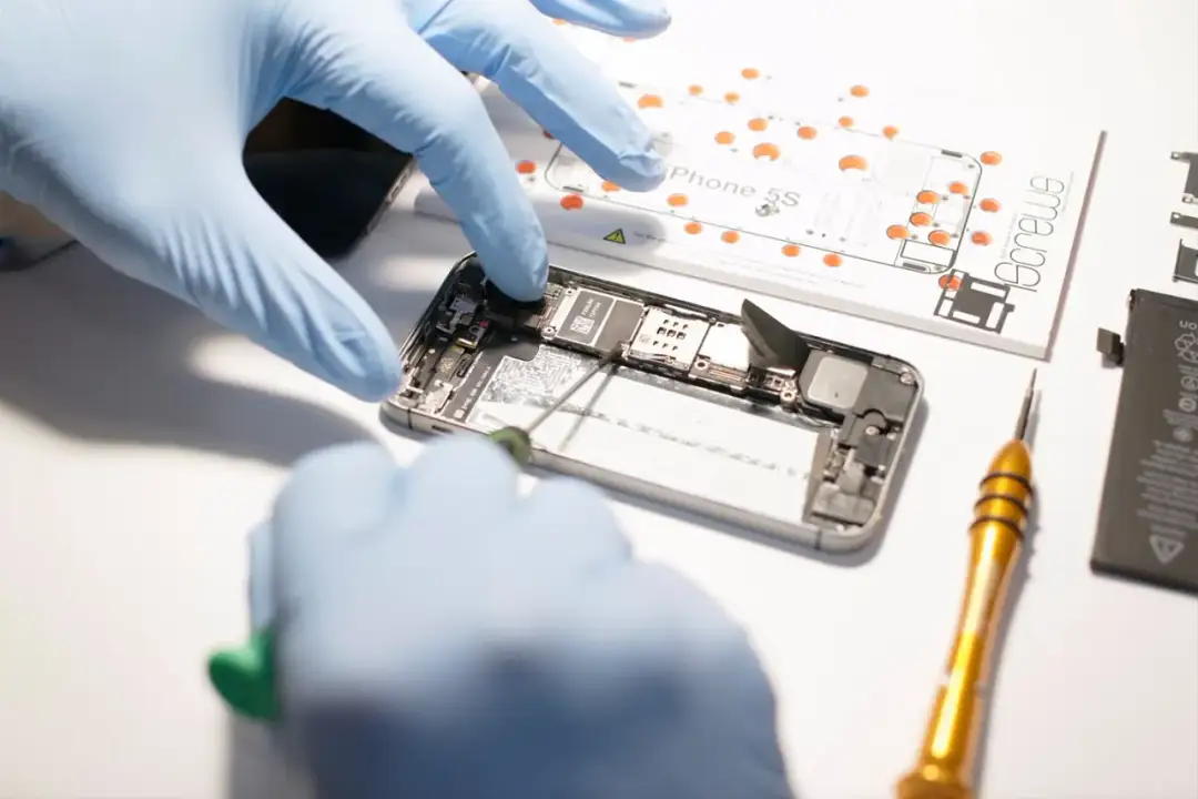 Écran tactile qui ne répond plus : solutions simples pour réparer rapidement