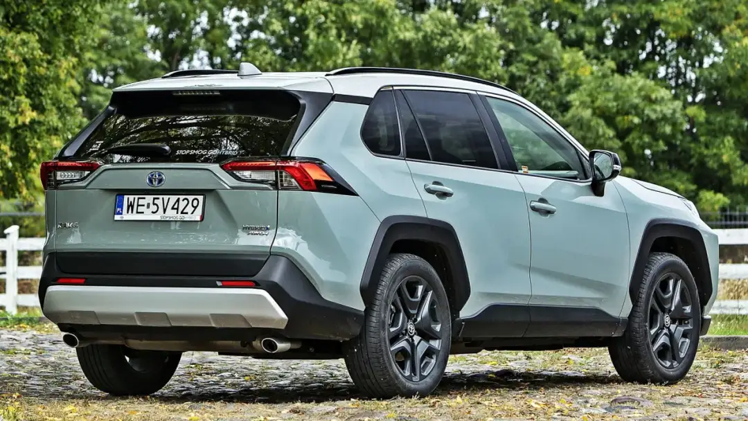 Toyota RAV4 Hybrid: Cennik 2026, używane, TCO. Ile naprawdę kosztuje?
