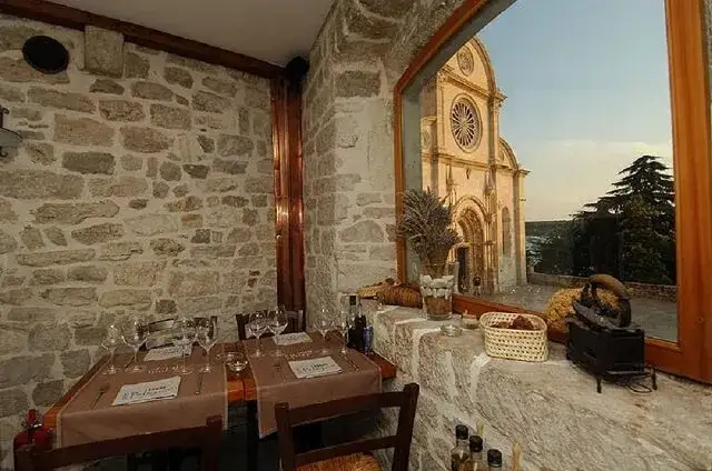 Szybenik gdzie zjeść: odkryj najlepsze miejsca na pyszne jedzenie