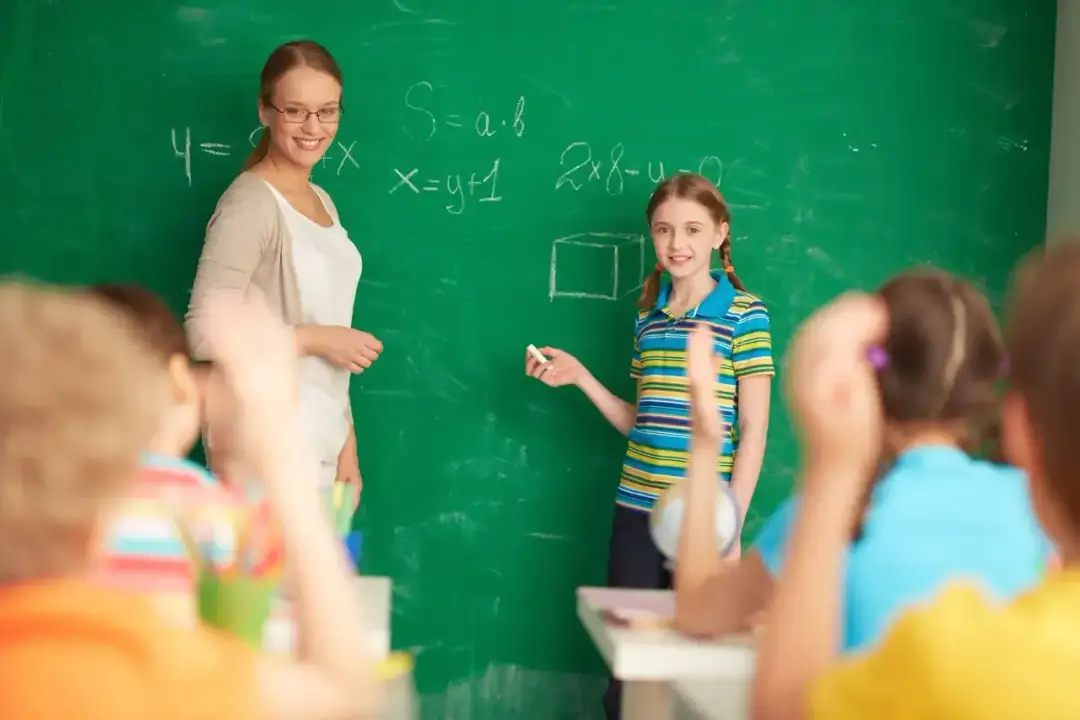 Nauczyciel biologii: Jak zacząć i awansować? Pełny poradnik