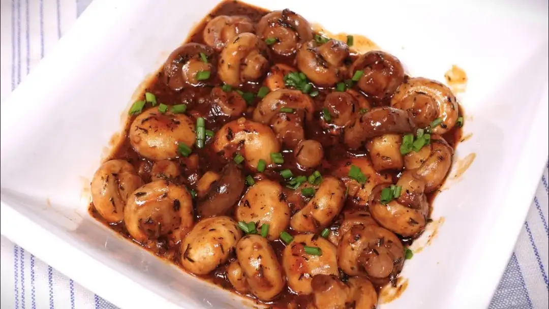 Jak ugotować pieczarki do sałatki, aby były pyszne i aromatyczne