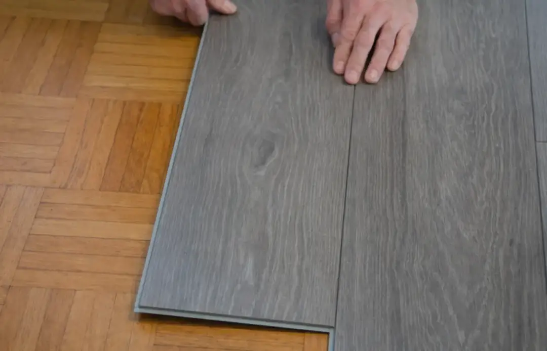 Czy można kłaść panele na panele? Sprawdź, kiedy warto ryzykować