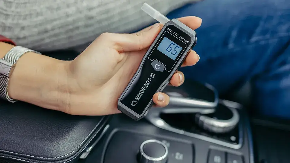 Jakie badanie alkomatem jest wiążące? Poznaj ważne informacje