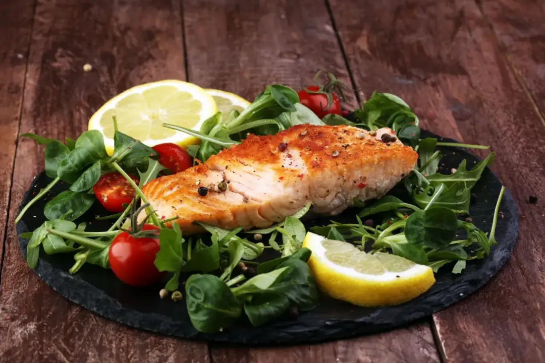 Z czym podawać łososia na obiad? Odkryj pyszne dodatki!