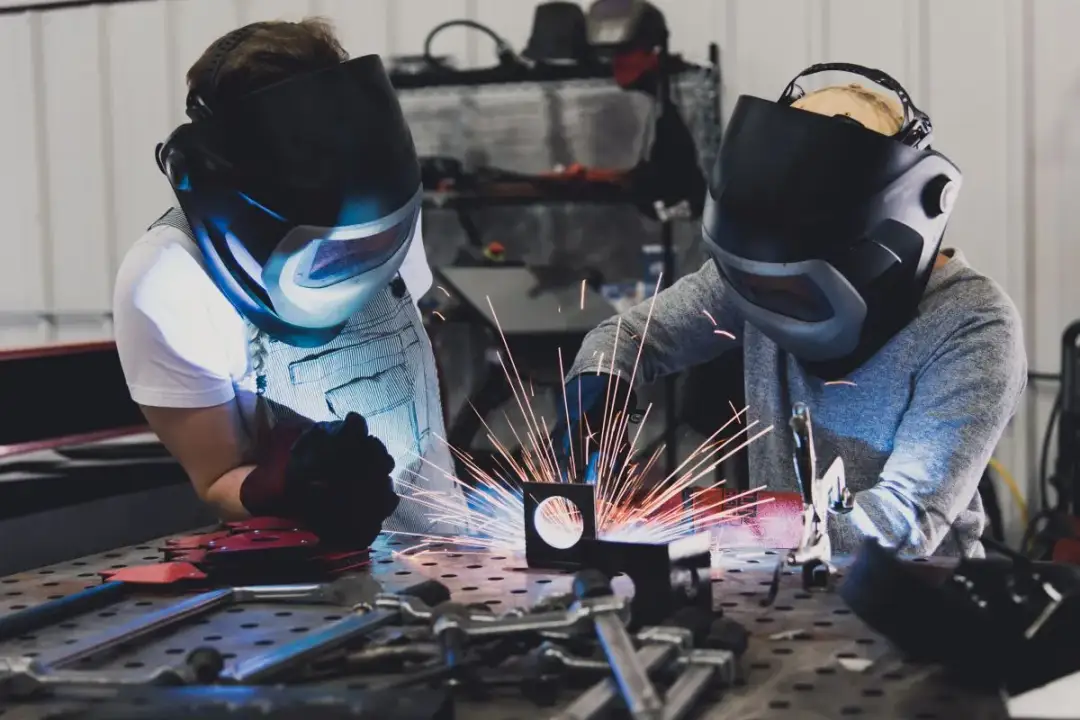 Ile trwa szkoła zawodowa? Zaskakujące fakty o długości nauki