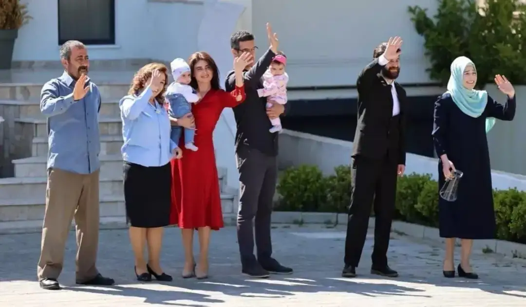 Przysięga serial ile odcinków? Zaskakujące różnice w wersji polskiej