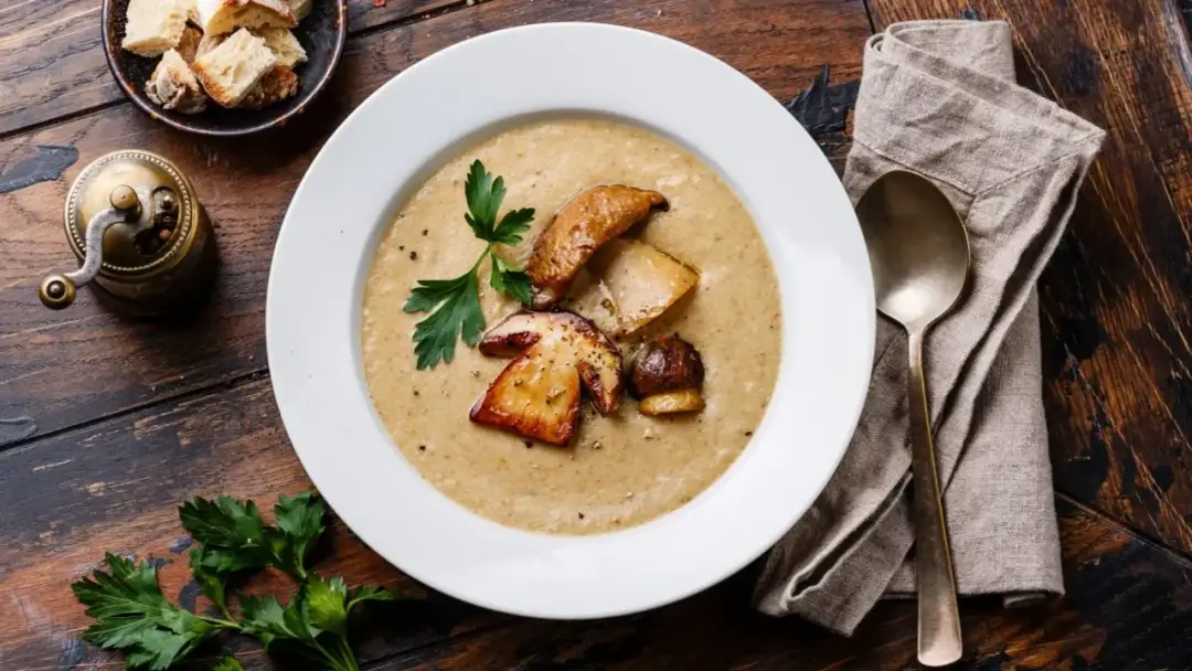 Ile kalorii ma zupa grzybowa? Zaskakujące informacje o kaloriach