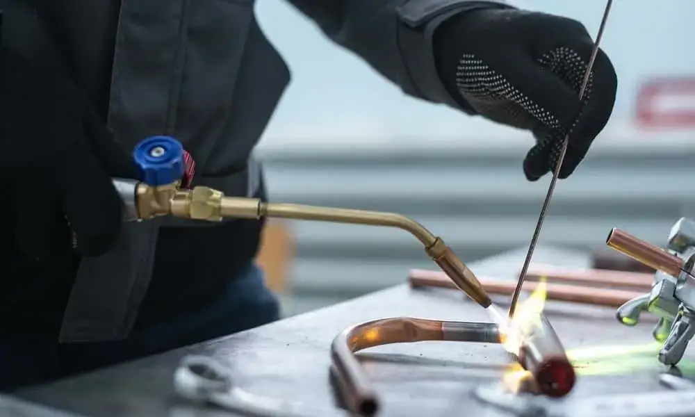 Czym spawać mosiądz? Najlepsze metody i techniki spawania mosiądzu