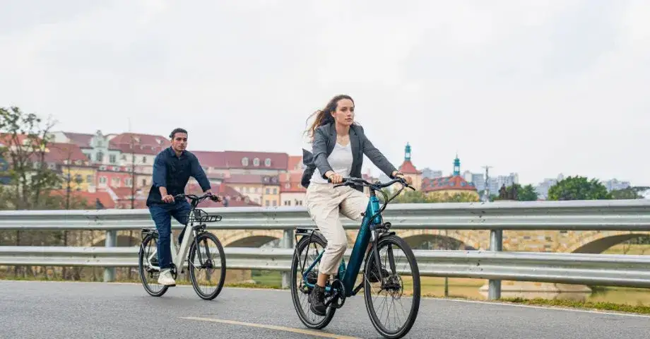 Czy rowerem elektrycznym można jeździć w deszczu? Oto, co musisz wiedzieć