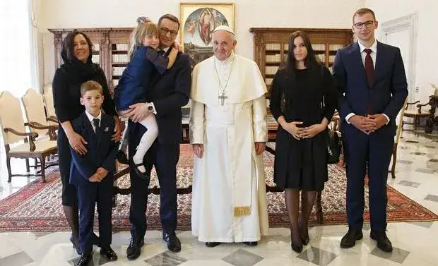 Mateusz Morawiecki ile ma dzieci? Zaskakujące fakty o jego rodzinie