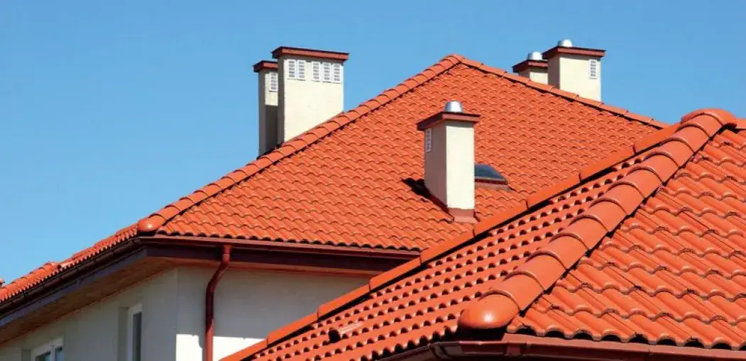 Kto buduje kominy i jakie są ich kluczowe role w budowie?