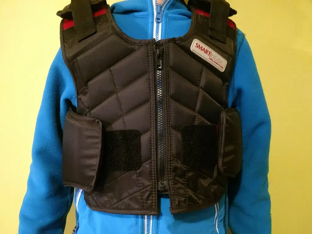 Kamizelka ochronna jeździecka z Decathlon - bezpieczeństwo i komfort dla każdego jeźdźca