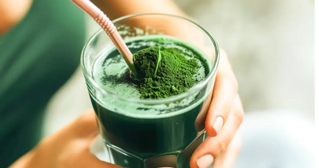  Właściwości młodego jęczmienia - dlaczego warto go jeść?