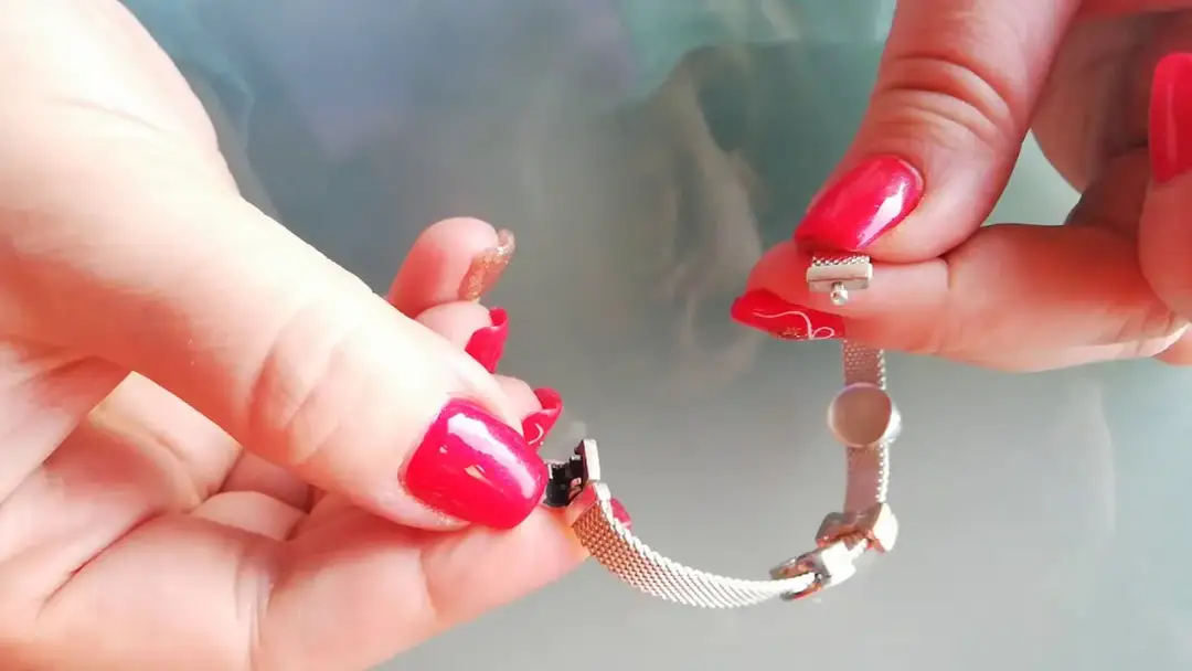 Jak otworzyć bransoletkę Pandora bez uszkodzeń - proste kroki
