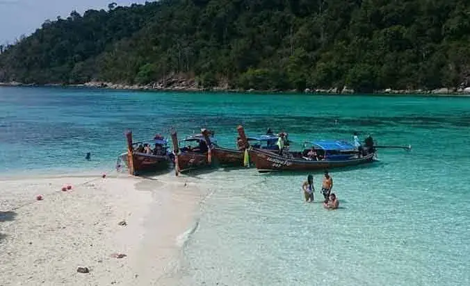 Ile naprawdę leci się do Tajlandii? Egzotyczna podróż w nieznane!