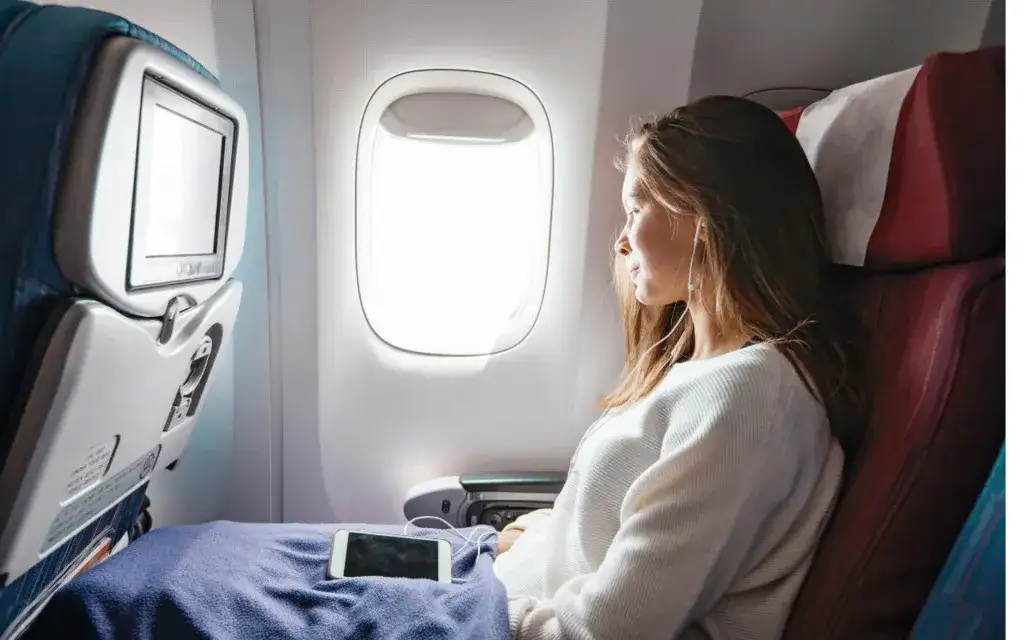 Czy w samolocie jest wifi? Sprawdź, które linie oferują internet