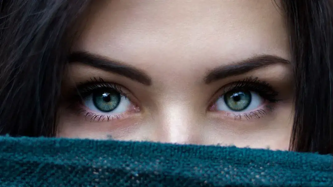 Ile trwa zabieg henny pudrowej? Poznaj czas i ważne szczegóły