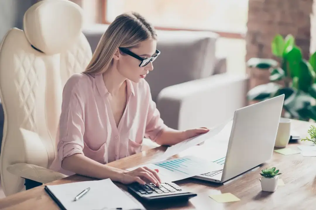 Ile zarabia księgowa w spółdzielni mieszkaniowej? Zaskakujące fakty o wynagrodzeniach