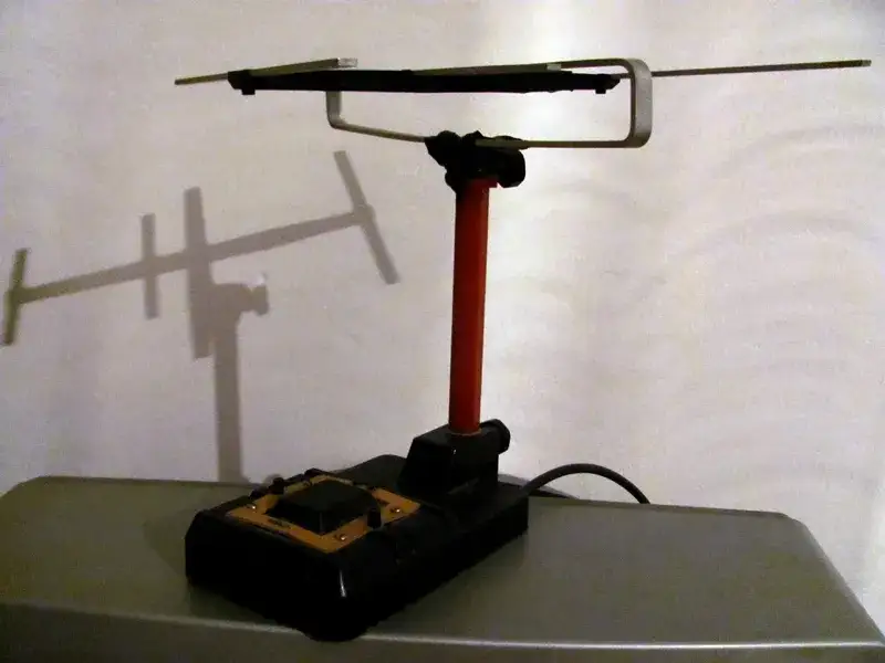 Jak wzmocnić sygnał anteny pokojowej domowym sposobem i uniknąć zakłóceń